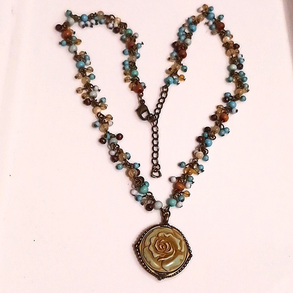 Beautiful! Beaded Necklace & Rose Design Pendant 🌺